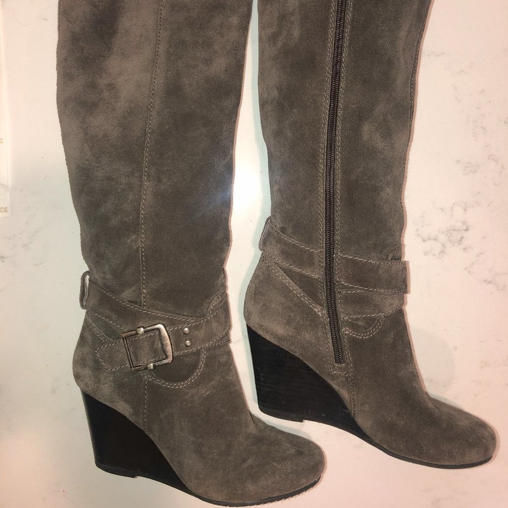 SO VALENTINA Knee High Brown Suede Boots